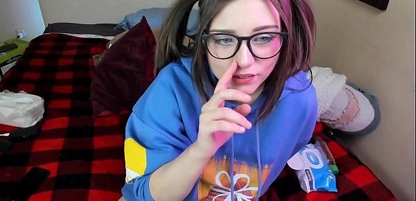  Spicy blowjob from nerdy girl and hard vibration downstairs.full version